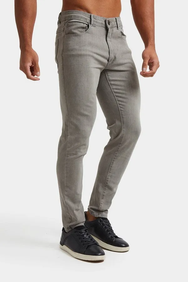 Athletic Fit Jeans in Light Grey