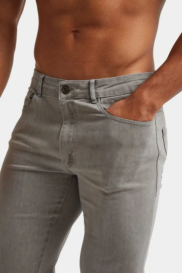 Athletic Fit Jeans in Light Grey